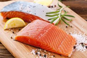 Какую рыбу есть при повышенном холестерине: можно ли скумбрию и соленую селедку