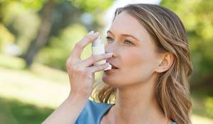 Какой врач лечит астму, к кому обратиться при первых симптомах