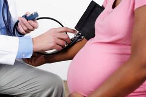 Какими таблетками снизить повышенное давление при беременности?