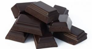 Повышает или понижает давление горький шоколад?