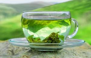 Гипертония и черный чай: повышает или понижает он давление?